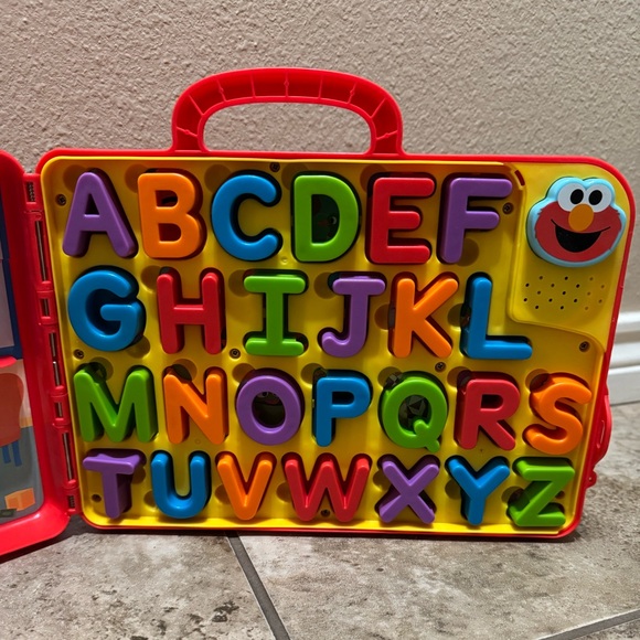 Sesame Street Elmo Backpack and toy set - Picture 6 of 11